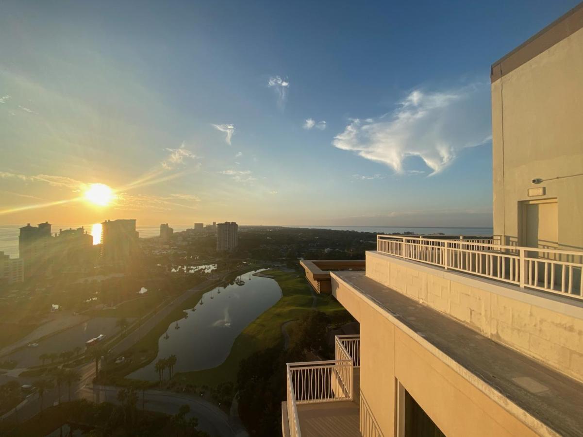 Ocean View Luxurious Condo-Best Location + Balcony 데스틴 외부 사진