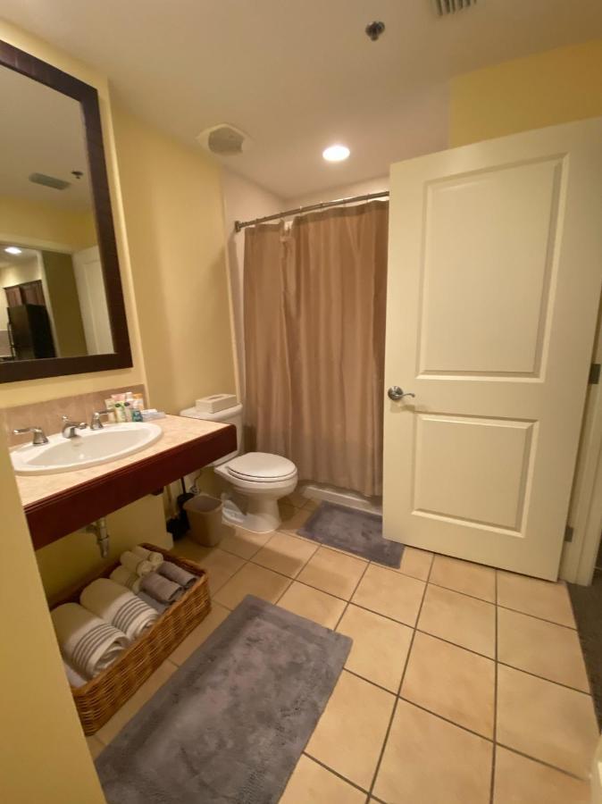 Ocean View Luxurious Condo-Best Location + Balcony 데스틴 외부 사진