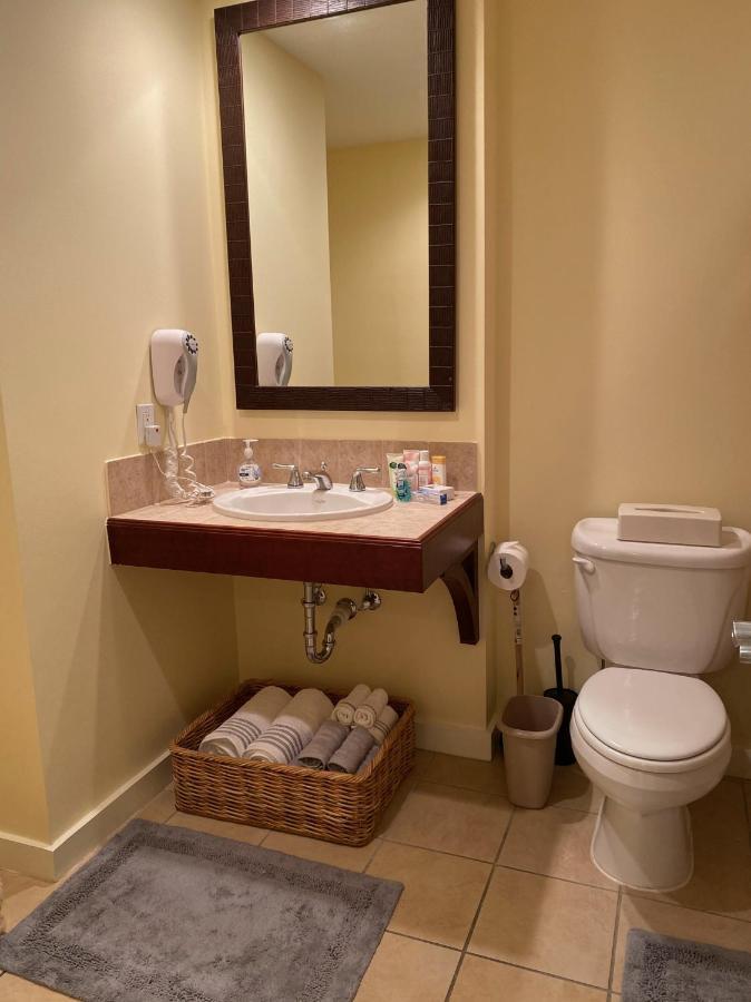 Ocean View Luxurious Condo-Best Location + Balcony 데스틴 외부 사진